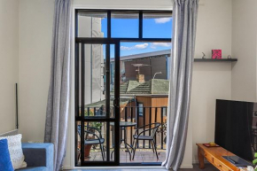 1BR Haven with Balcony & Parking